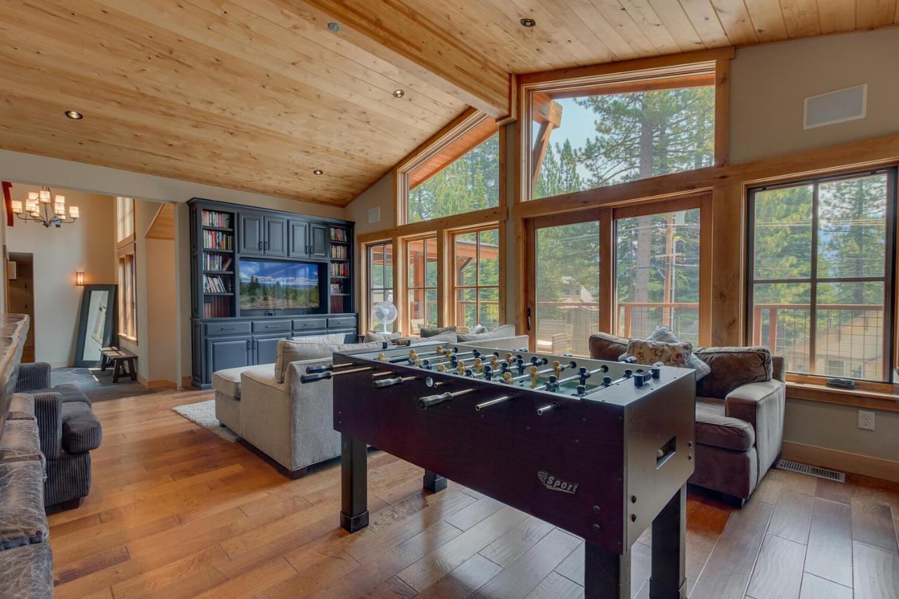 Summit Solitude At Palisade Tahoe - Charming 5Br W Foosball & Shuffleboard Table & Pet Friendly Villa Olympic Valley  Exterior photo